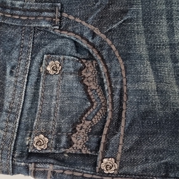 Rose Royce, dark blue denim shorts, rose button and stud details, size 27 5/6 - Picture 3 of 14